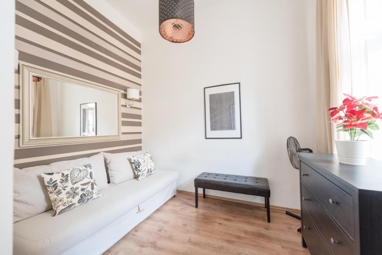 Oasis - Dohany Street I