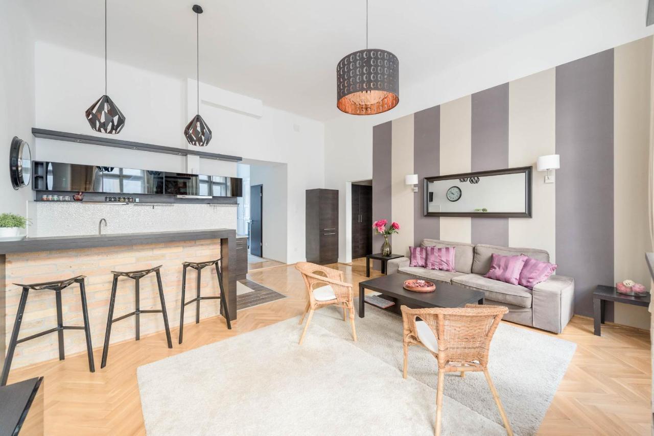 Oasis - Dohany Street I