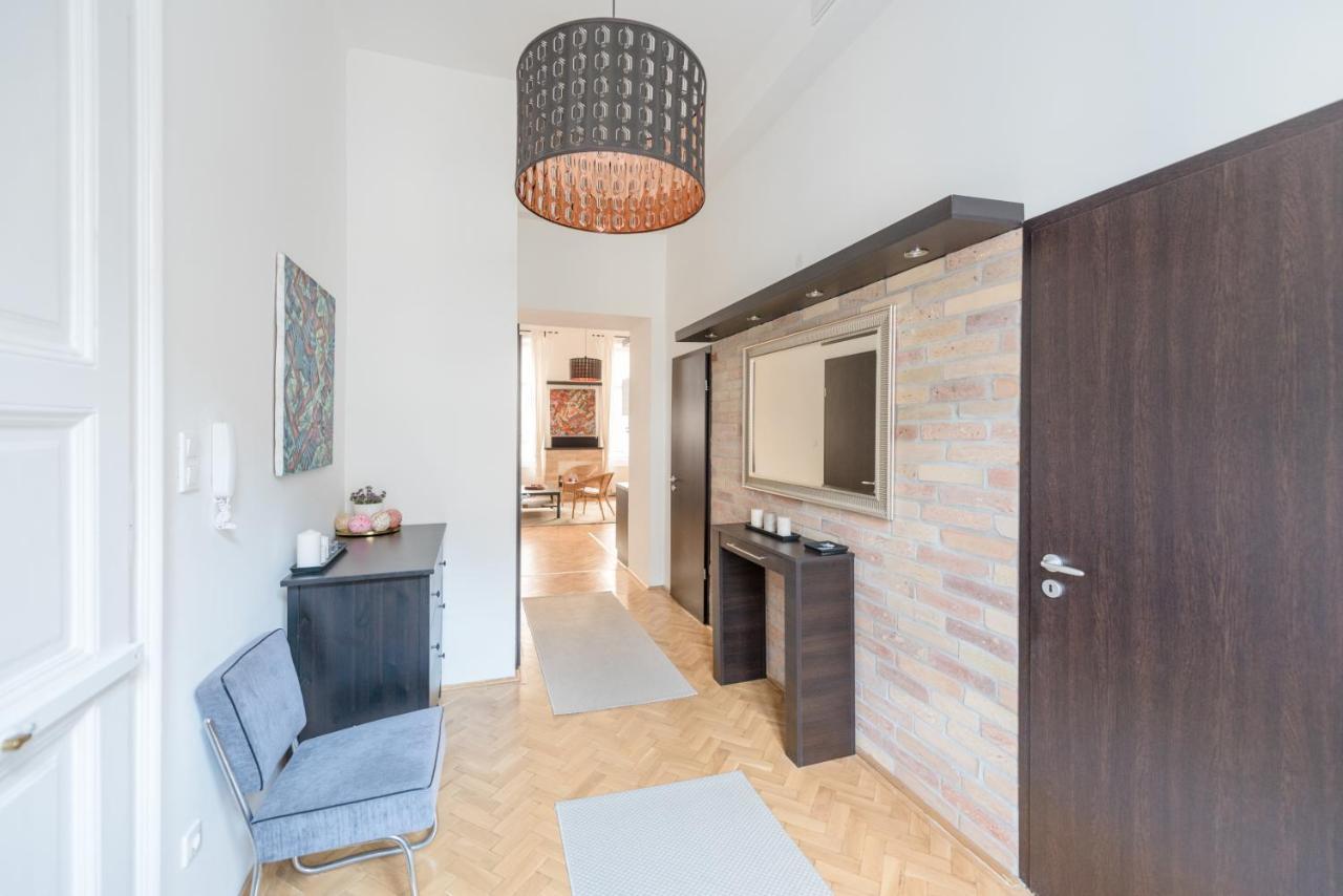Oasis - Dohany Street I