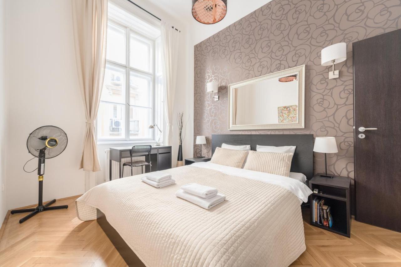 Oasis - Dohany Street I Budapest
